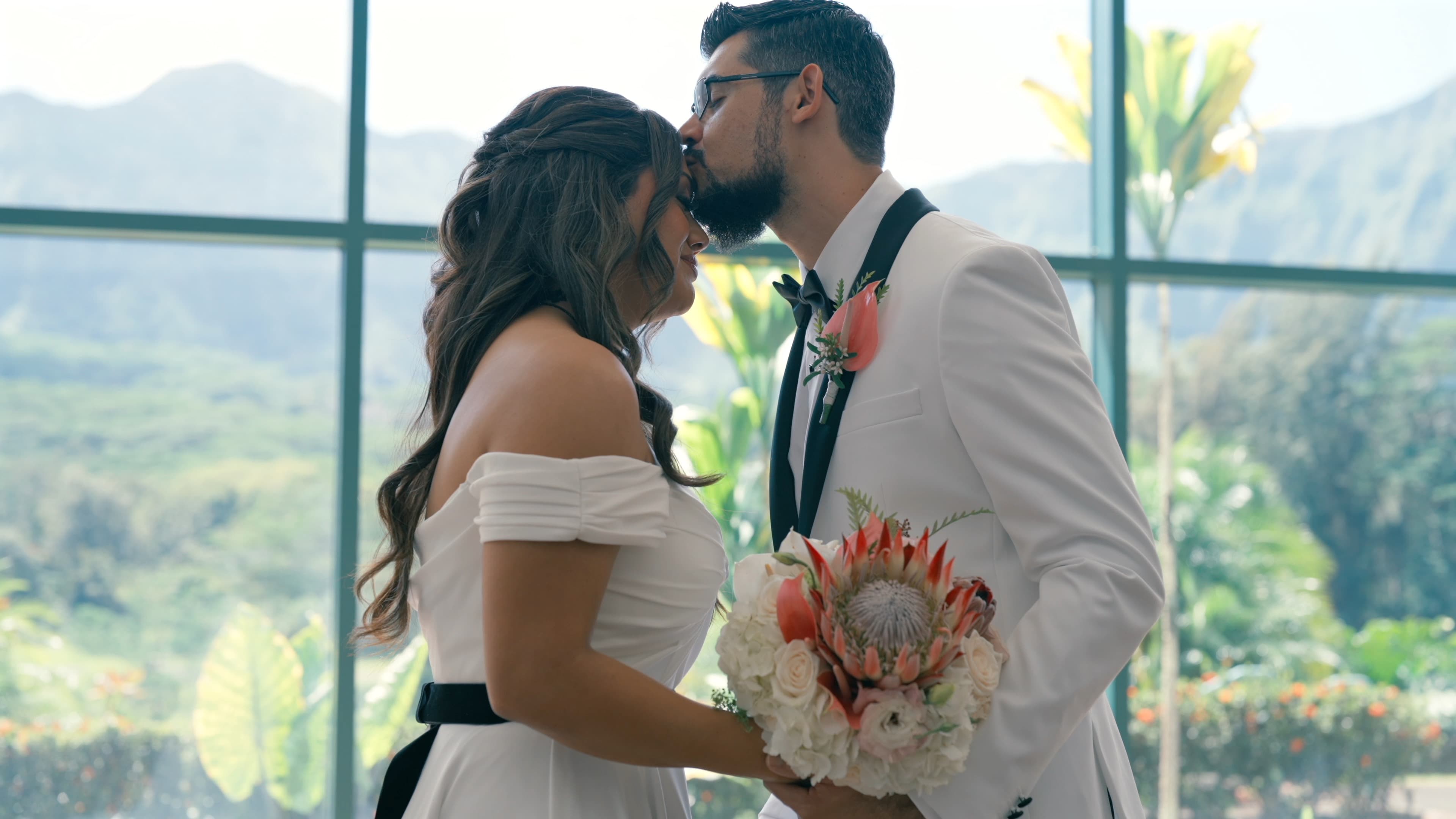 Capturing Authentic Ohana Moments: Why Documentary Wedding Photography is Perfect for Hawaii